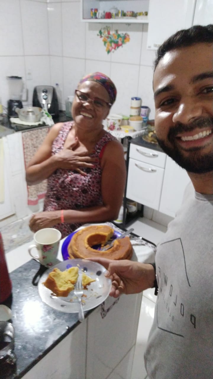 Família comemorando alta do paciente com Dr. Pablo Calmon